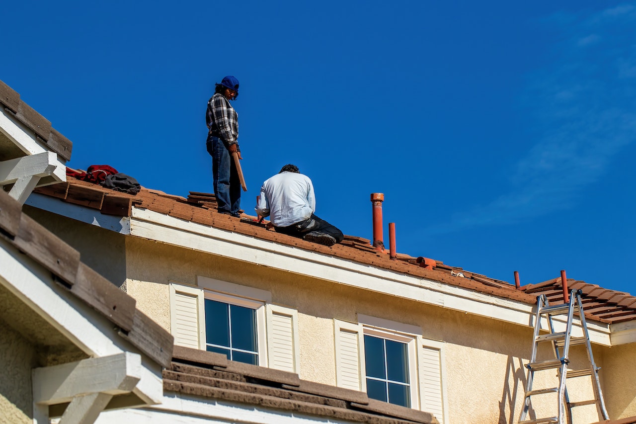De voordelen van het inhuren van een dakdekkersbedrijf
